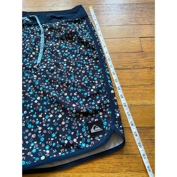 QUIKSILVER Black w/Multicolor Floral Boardshorts sz 32 - Picture 11 of 12
